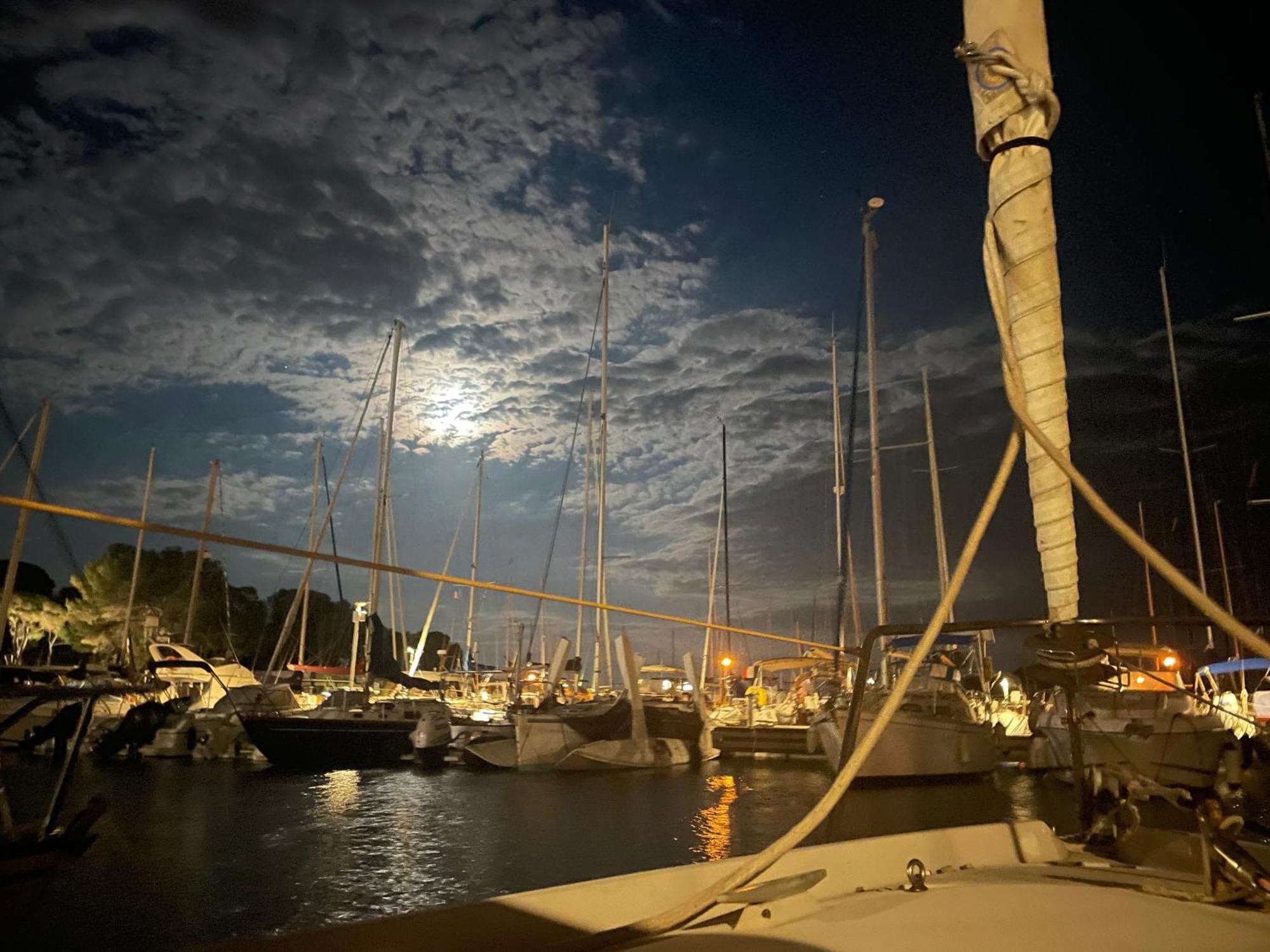 Yacht Galarne Botel *